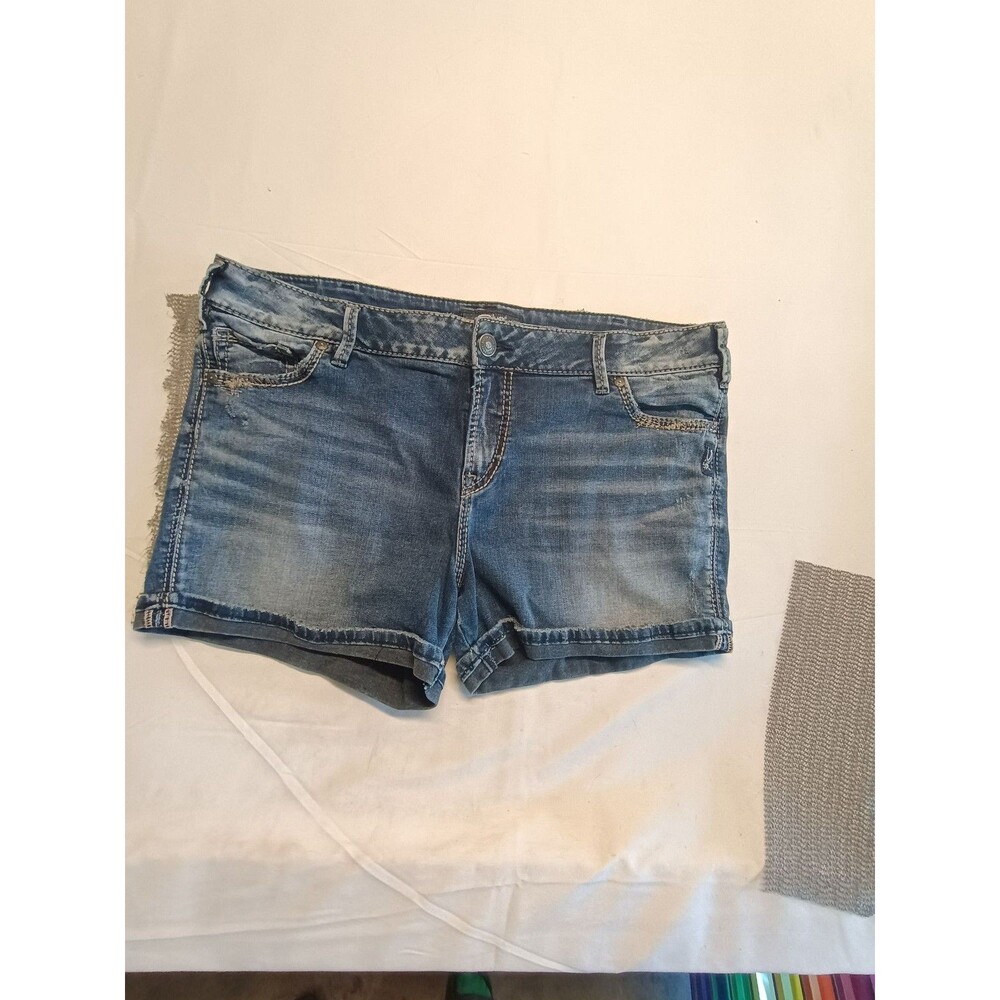 Silver Jeans Co. Elyse Mid-Rise Denim Shorts in Indigo Wash